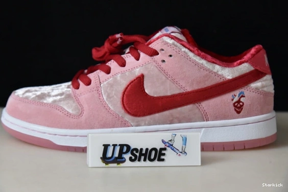 Dunk  CT2552-800 Nike SB StrangeLove Skateboards Low 0727